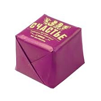 Пралине с лавандой, черникой и семенами чиа в молочном шоколаде "Счастье"