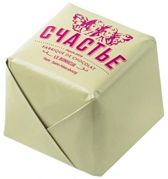 Конфета пралине с малиной, розеллой и розовым перцем в молочном "Счастье"